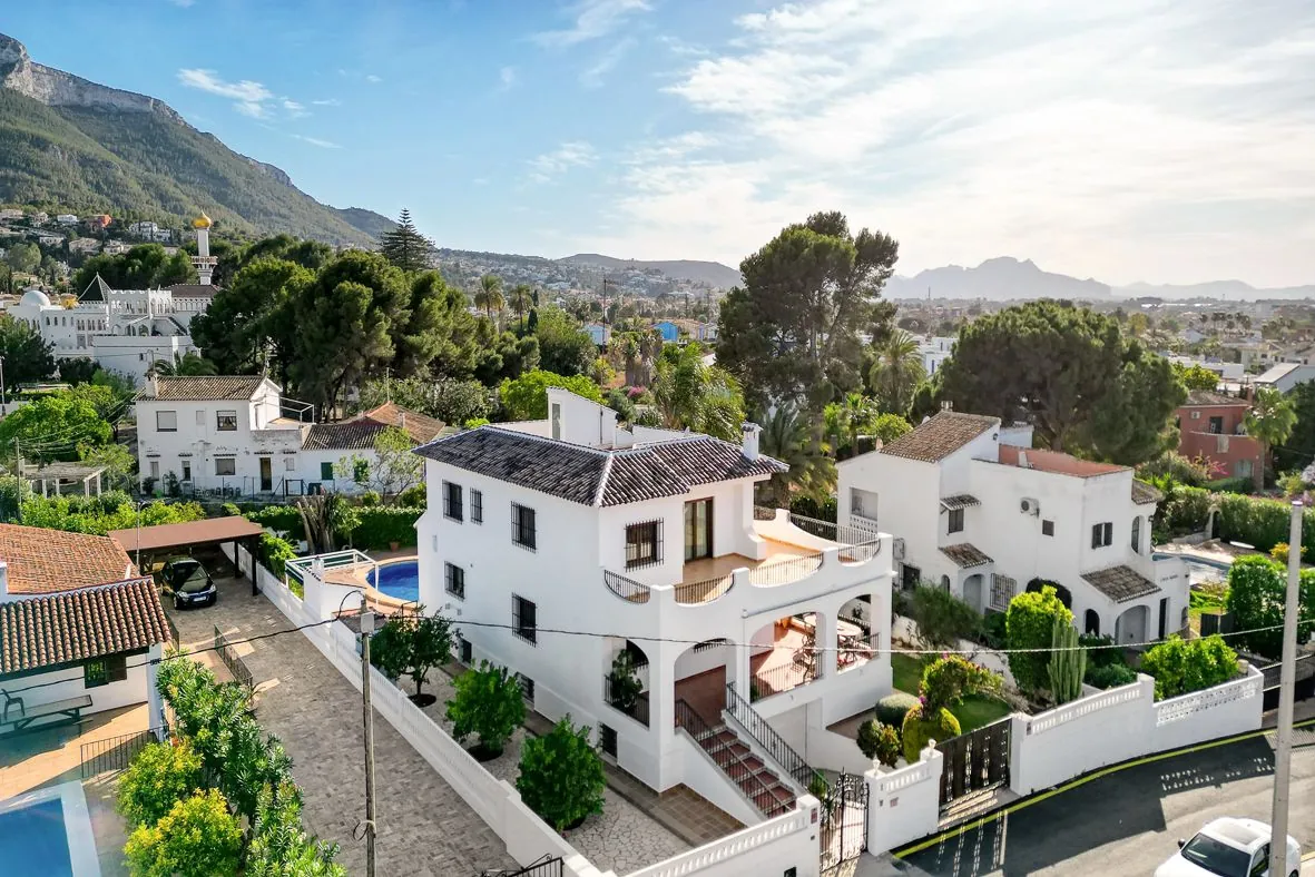 Impresionante villa mediterránea a un paso de la ciudad de Dénia.