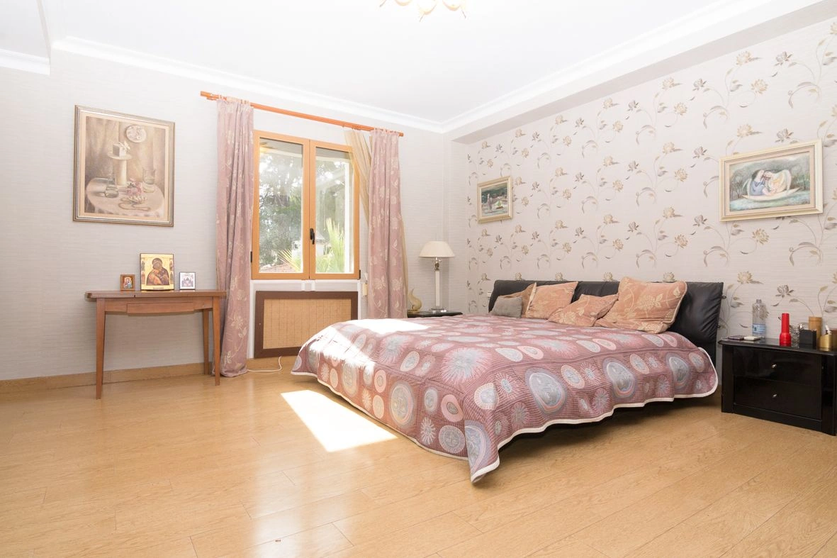 Gran villa en las Rotas con una parcela de 2885 m2.