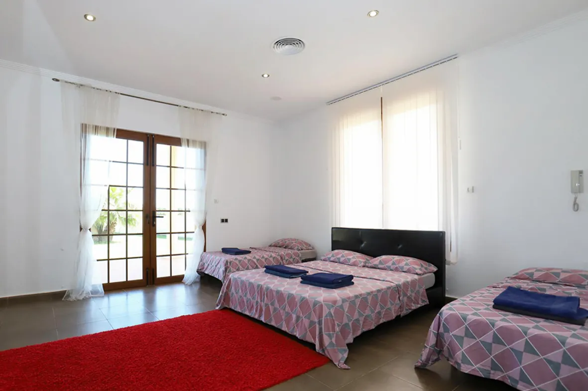 Magnífica villa a 600 metros de la playa en Dénia.