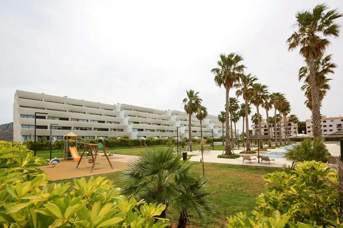 Espectacular apartamento en primera línea de playa en Les Deveses en Dénia.