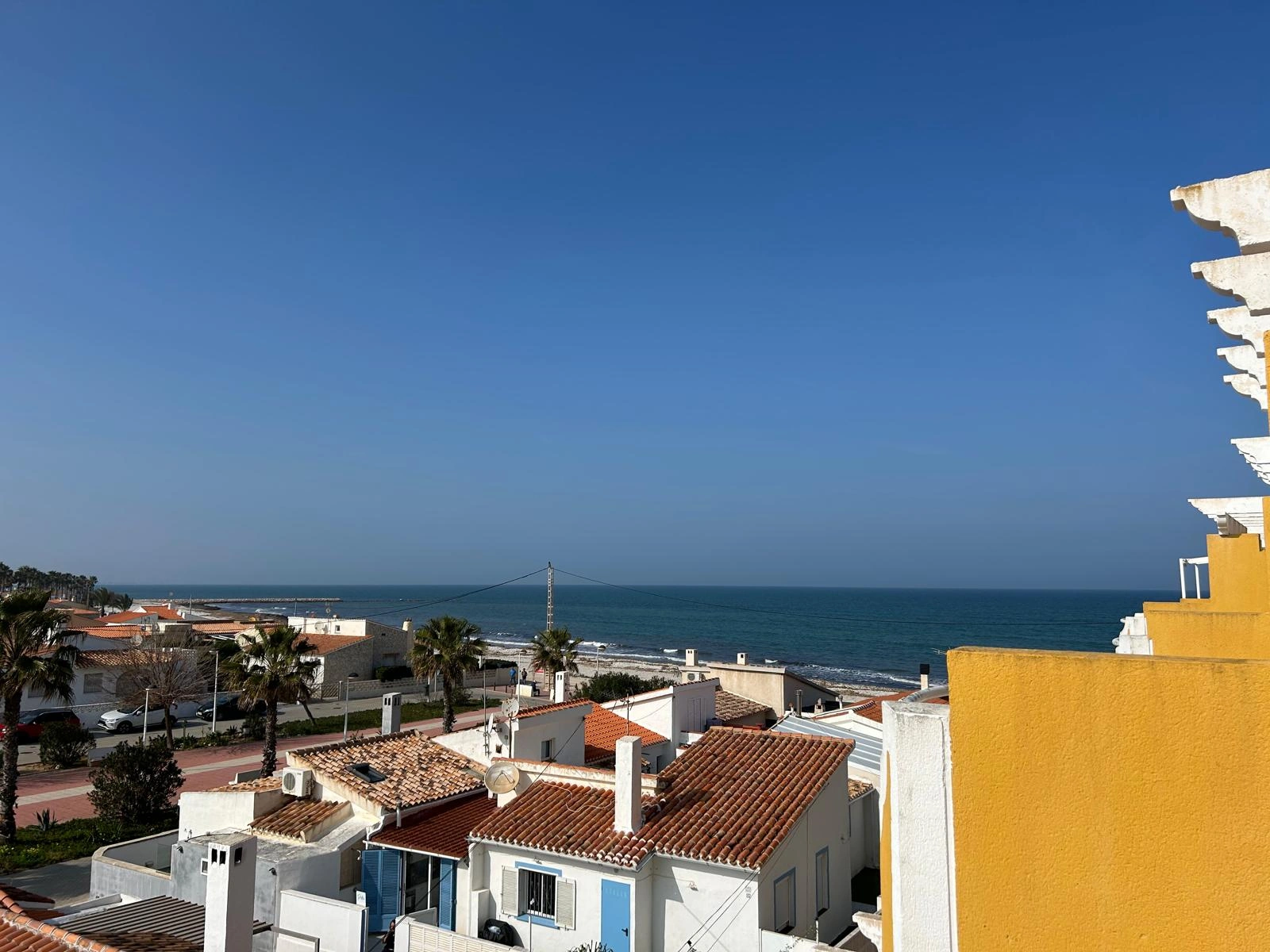 TRIPLEX EN PREMIÈRE LIGNE DE PLAGE ELS POBLETS