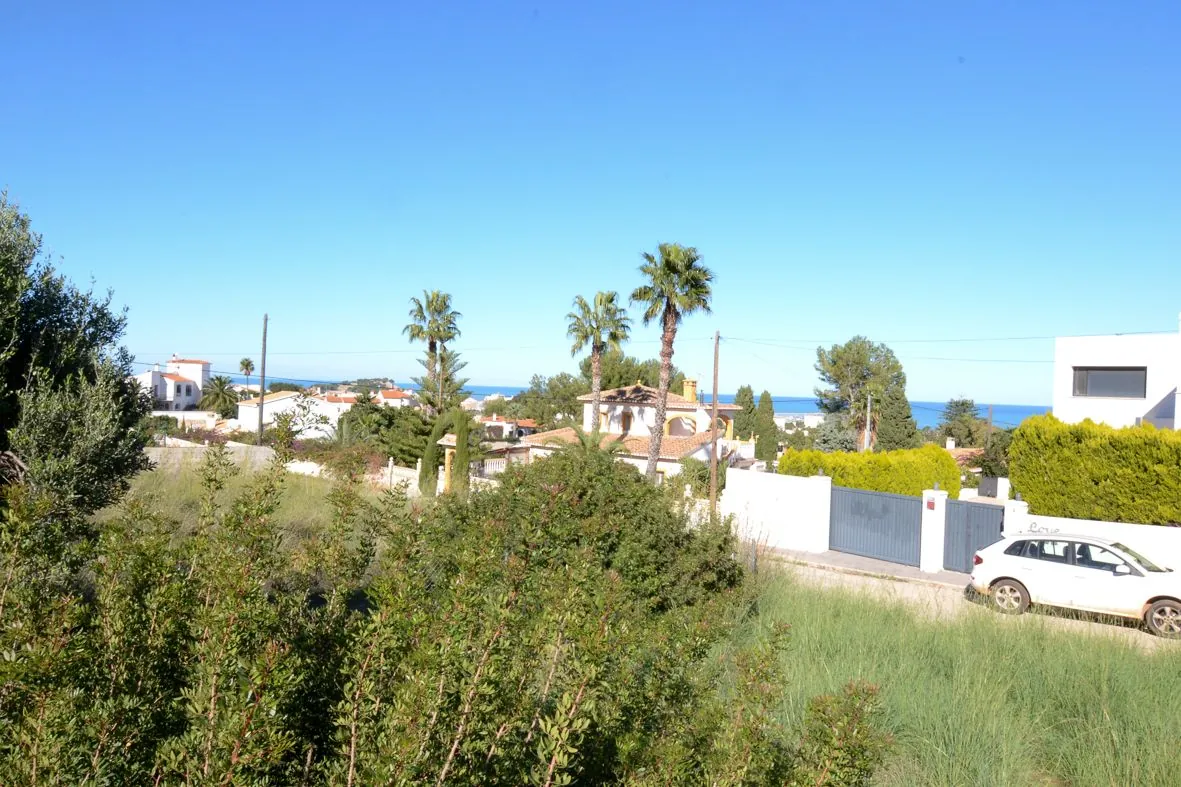 Parcela con vistas a poca distancia del casco urbano.