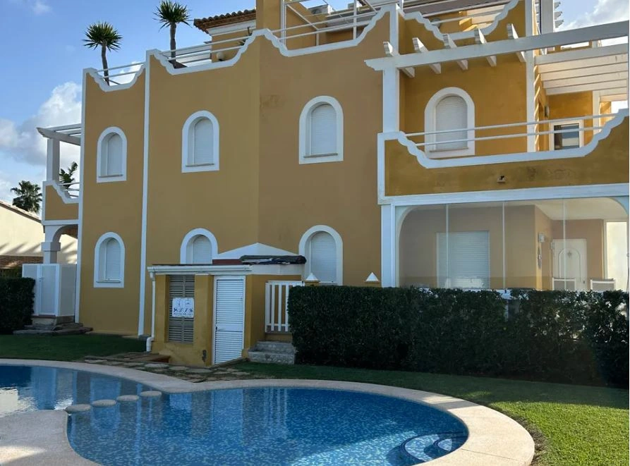 TRIPLEX EN PREMIÈRE LIGNE DE PLAGE ELS POBLETS