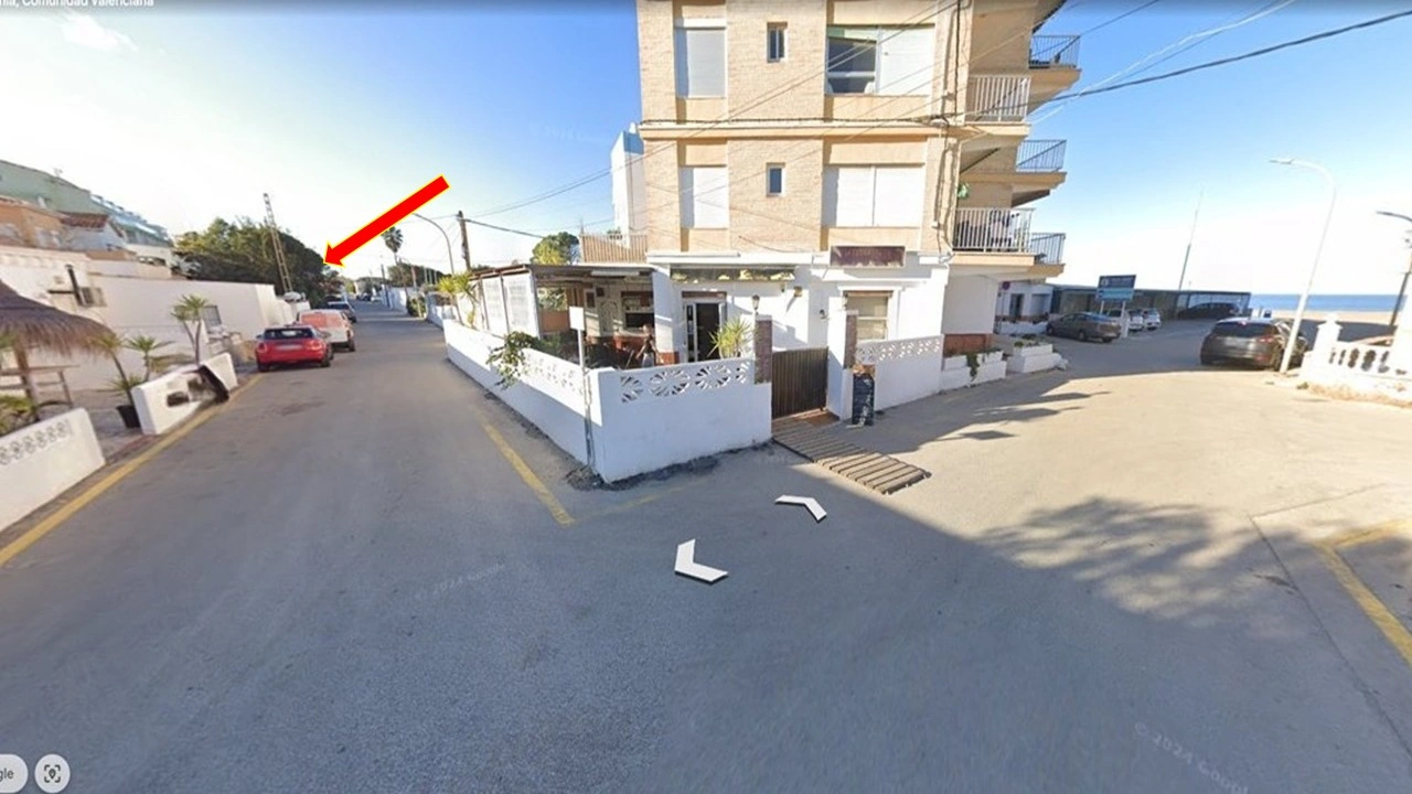 Chalet en reforma a la VENTA-Denia, Las Marinas - 2ª Línea al Mar -  jardín.