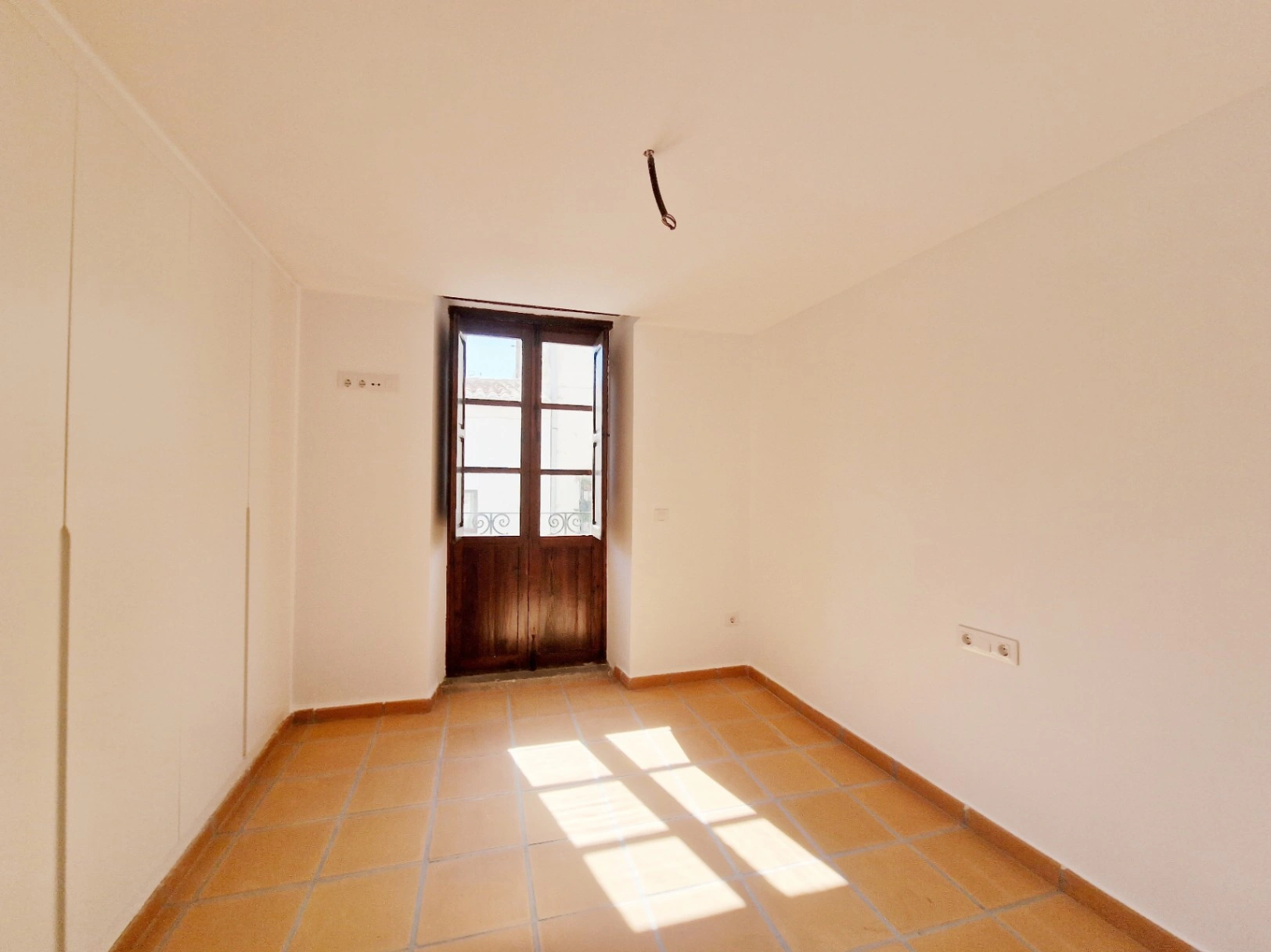 Casa de pueblo de estilo mediterráneo cerca del mar