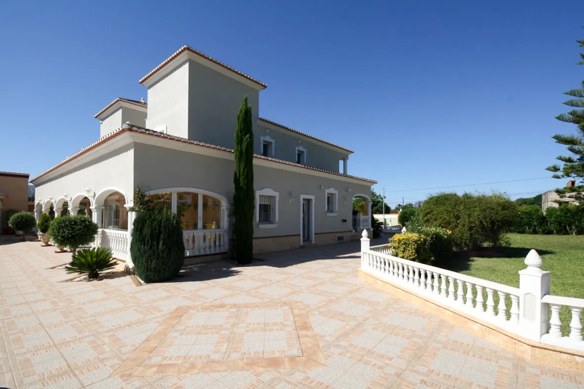 Villa | Chalet en venta en Pedreguer