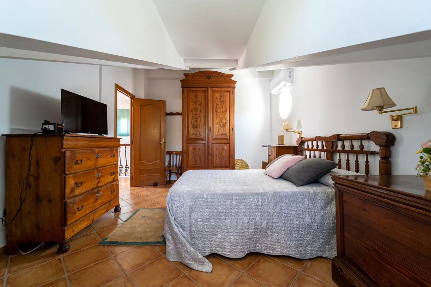 CHALET ESTILO MEDITERRANEO EN ZONA LAS ROTAS DENIA