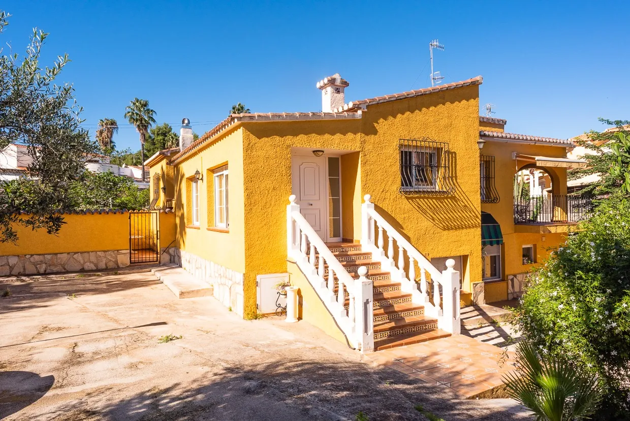 CHALET EN VENTA EN DÉNIA ZONA MONTGO
