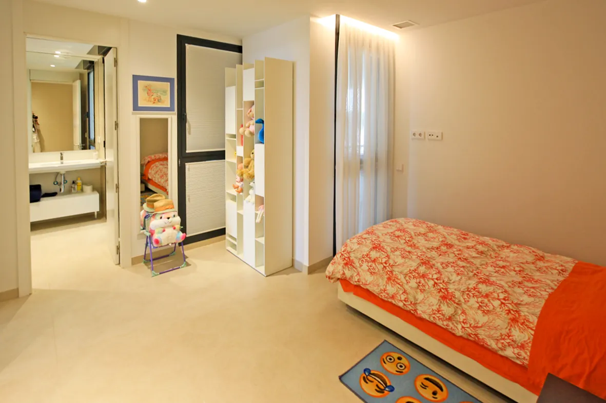 Espectacular apartamento en primera línea de playa en Les Deveses en Dénia.
