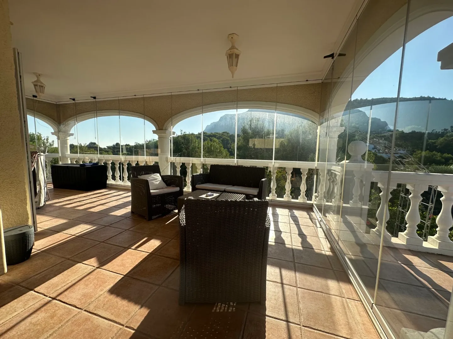 Lujoso Chalet con parcela amplia en venta en Denia