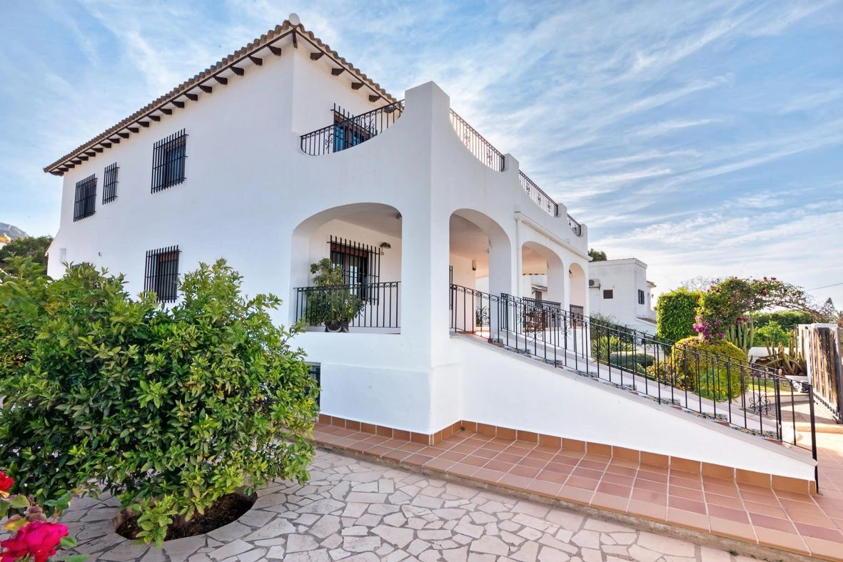 Impresionante villa mediterránea a un paso de la ciudad de Dénia.