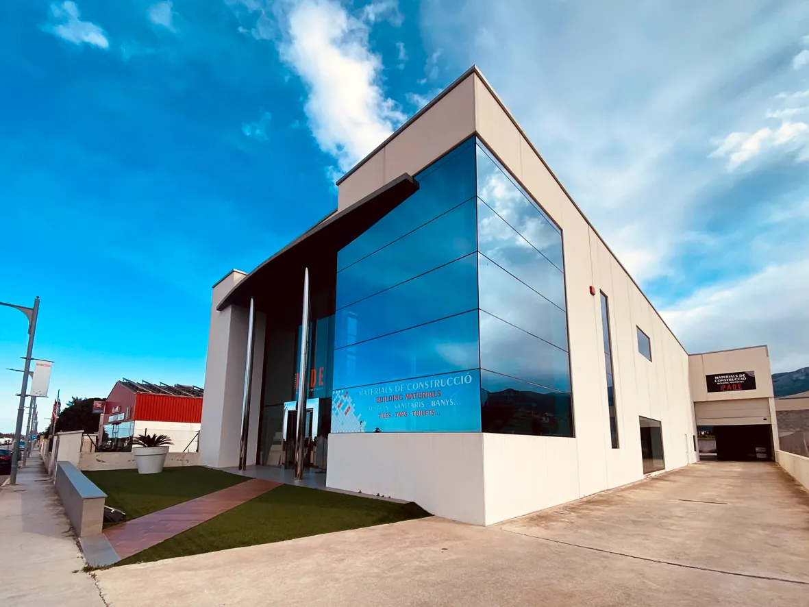 Gran nave industrial en venta en Pego.