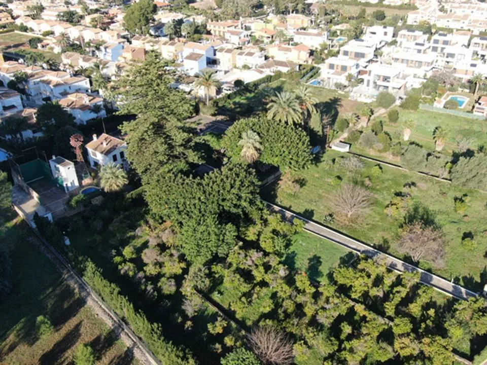 Venta Parcela urbana y Chalet