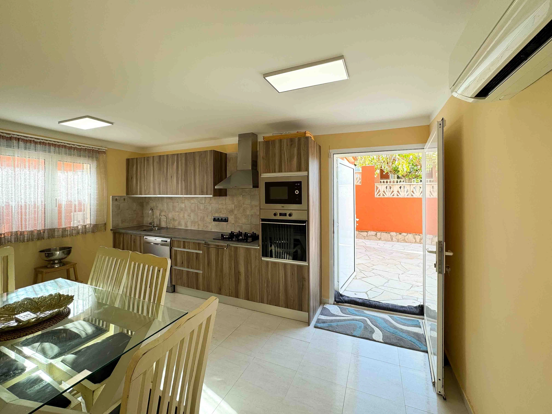 VILLA EN LAS ROTAS