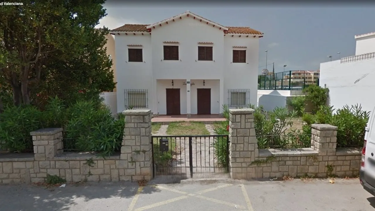 Chalet en reforma a la VENTA-Denia, Las Marinas - 2ª Línea al Mar -  jardín.