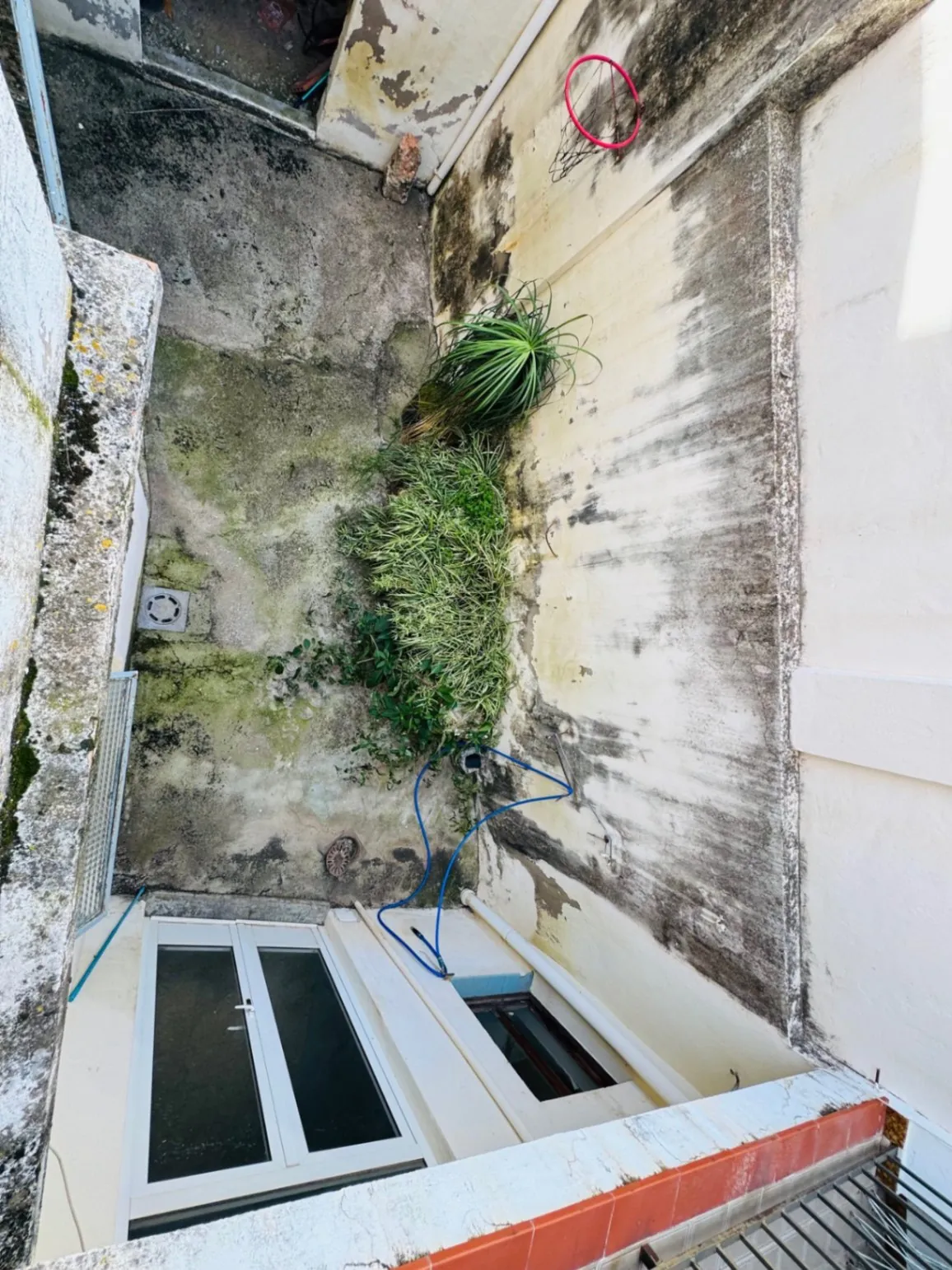 Casa de dos plantas en el centro de Orba (Alicante)