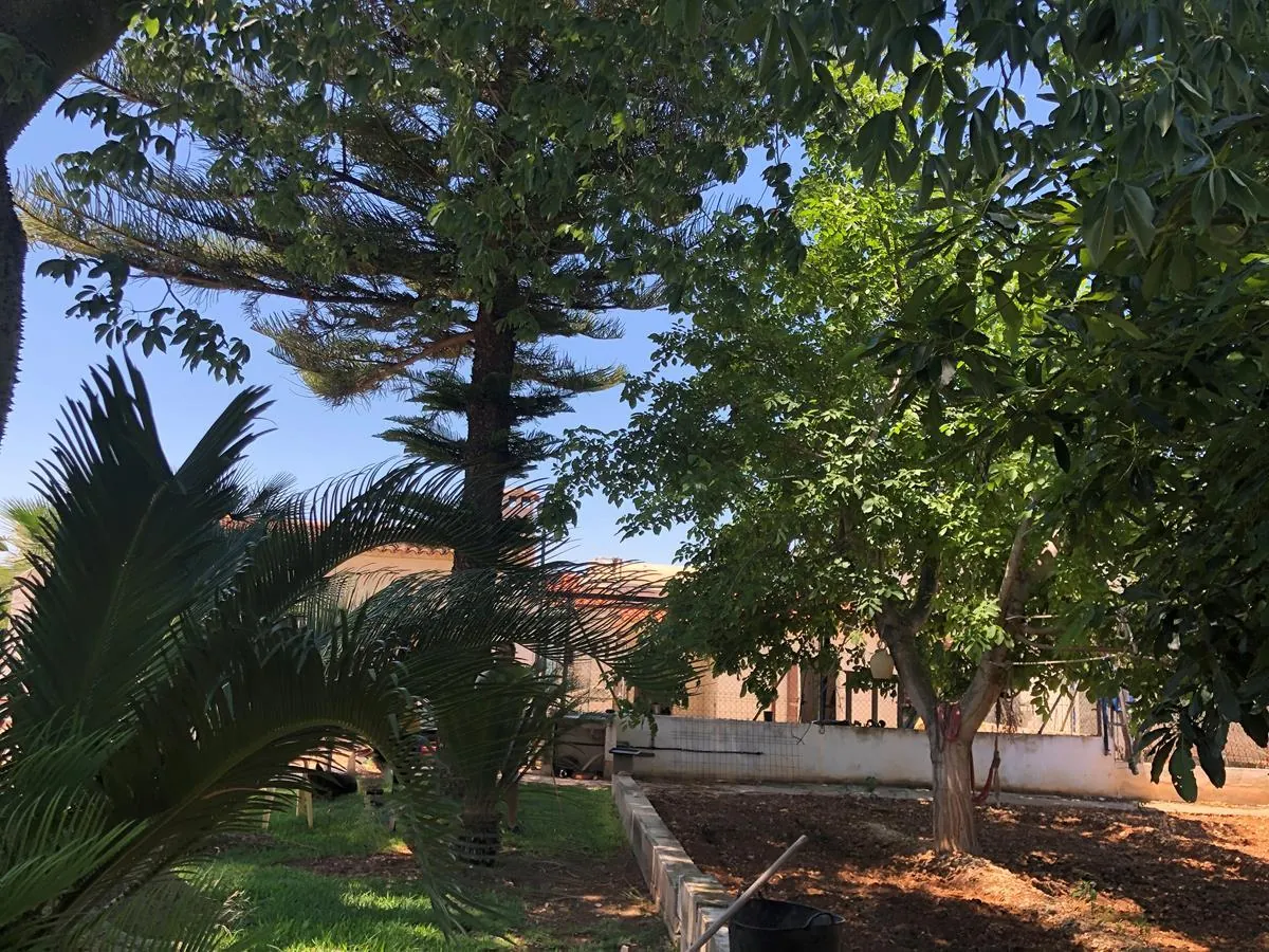Ondara. Casa de campo amplia con piscina en venta