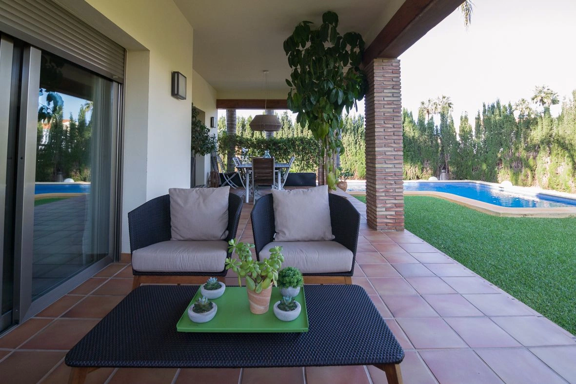 Gran villa cerca del mar y de la ciudad de Dénia.