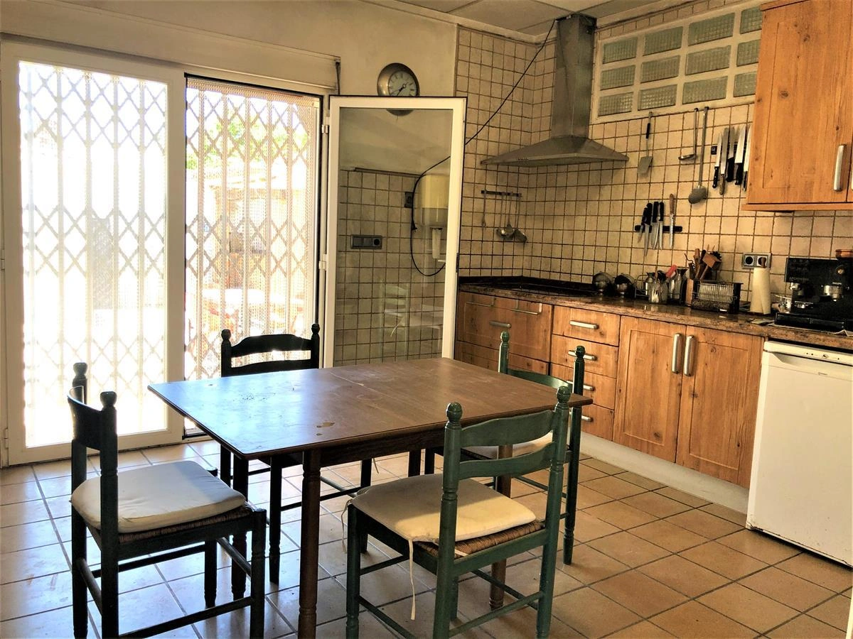 Ondara. Casa de campo amplia con piscina en venta