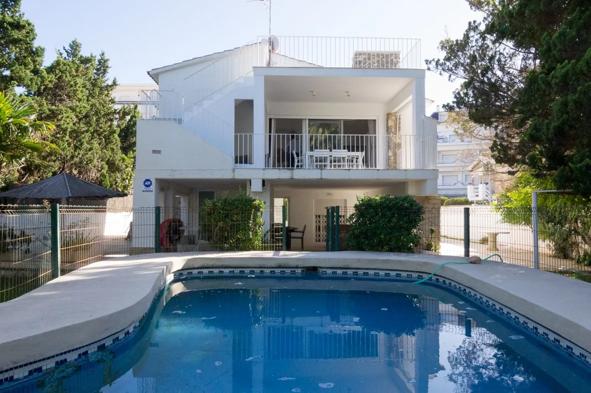 Gran villa de lujo en primera línea de playa de Dénia.
