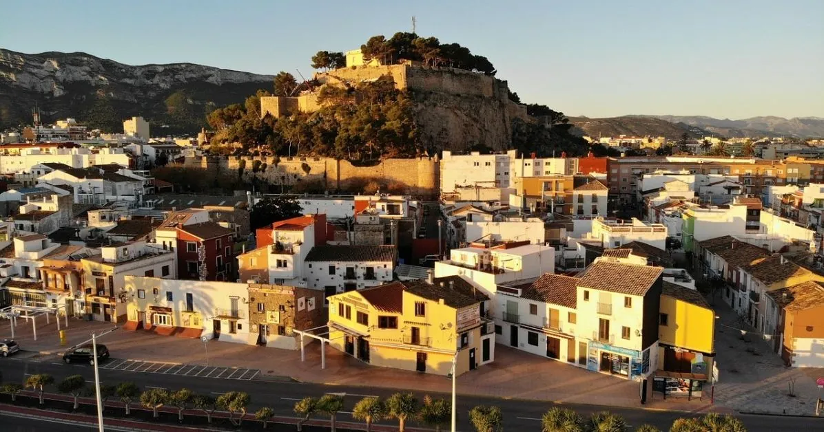 Casa de pueblo en el casco antiguo de Dénia – ¡Una inversión con gran potencial!