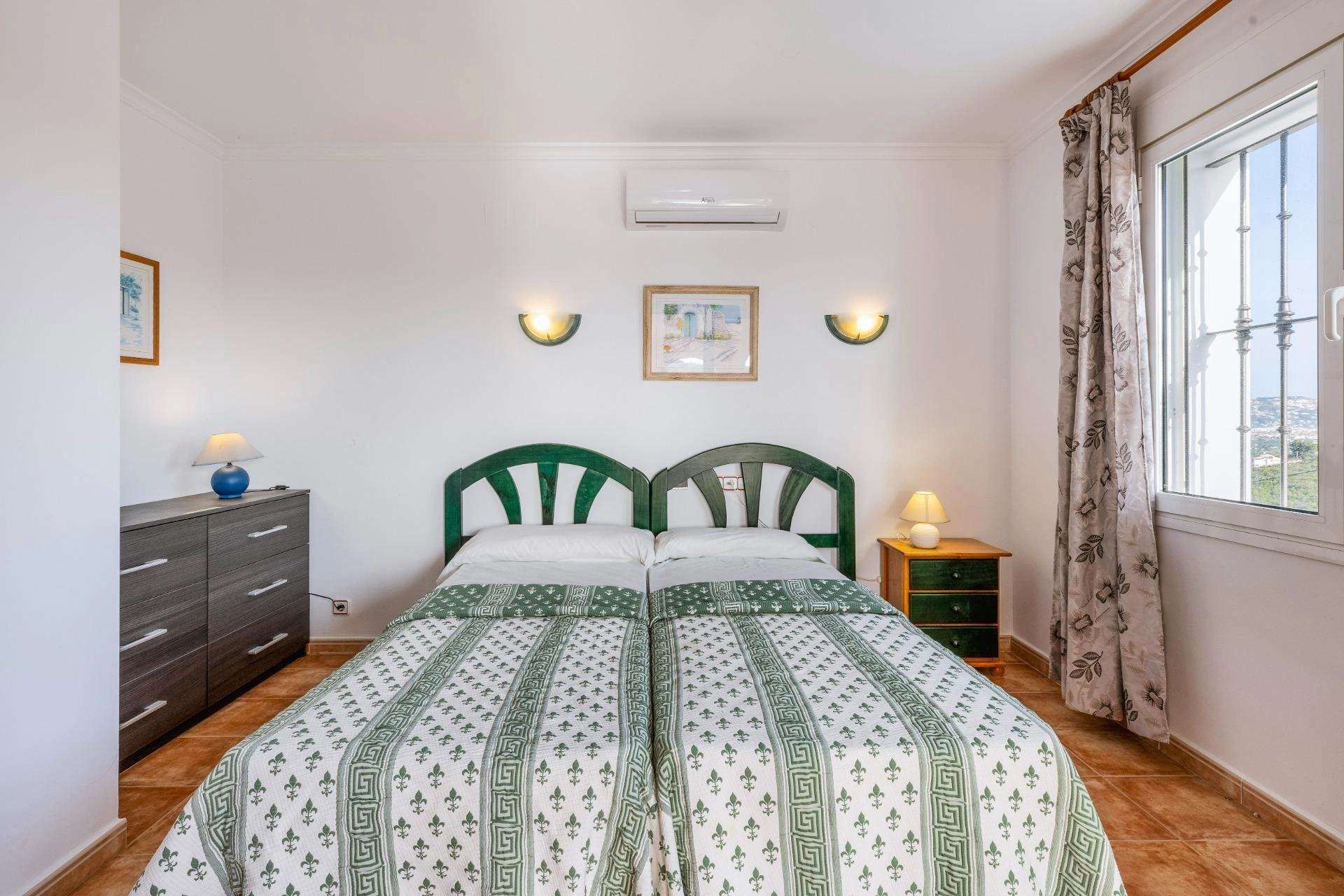 Villa de 5 dormitorios con vistas al mar en Adsubia, Jávea