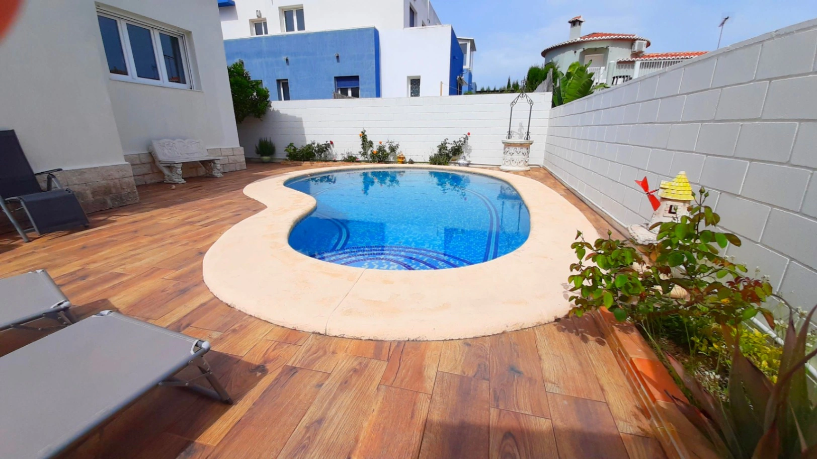 CHALET CON PISCINA EN ZONA RESIDENCIAL EN DENIA