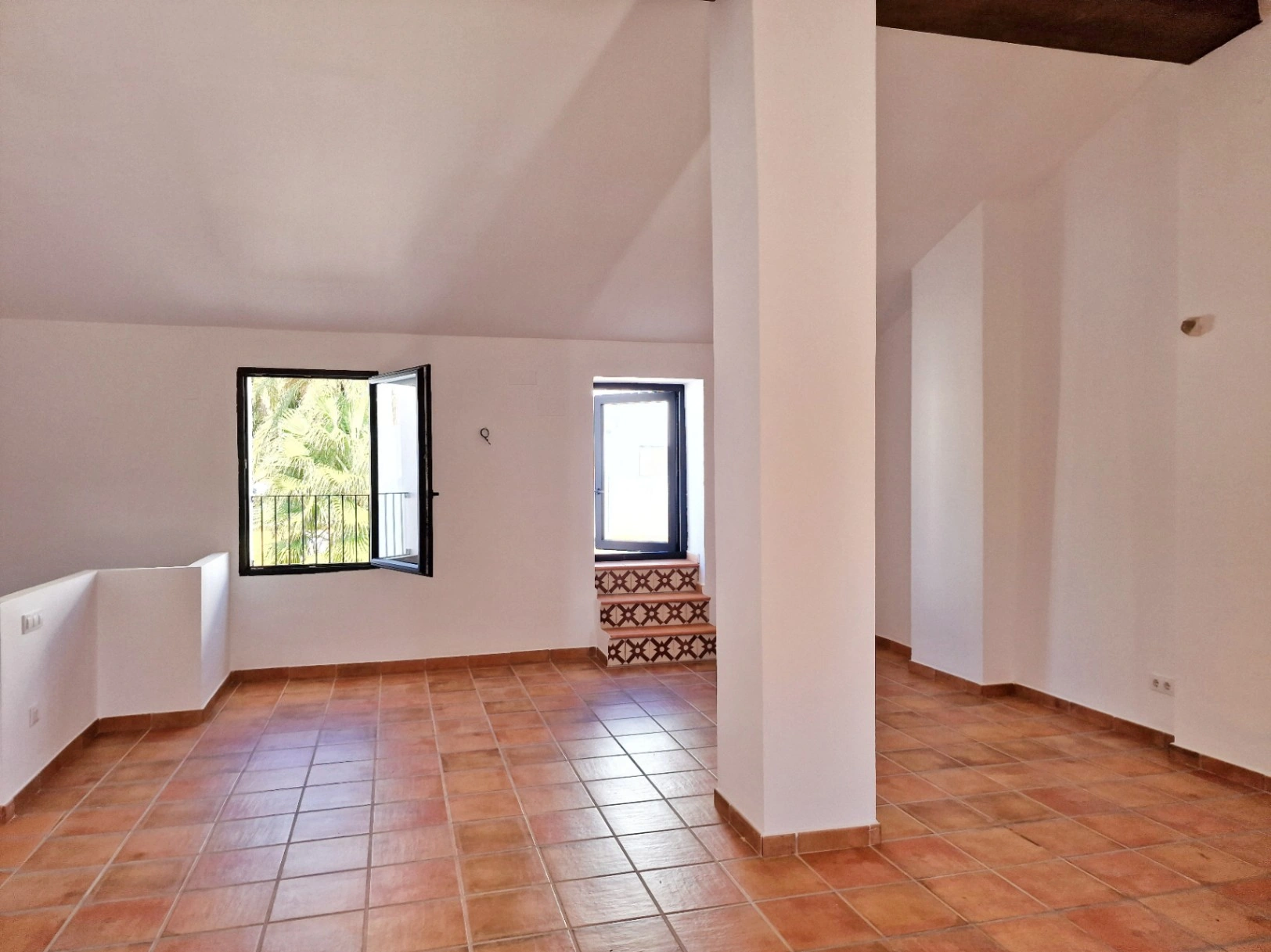 Casa de pueblo de estilo mediterráneo cerca del mar