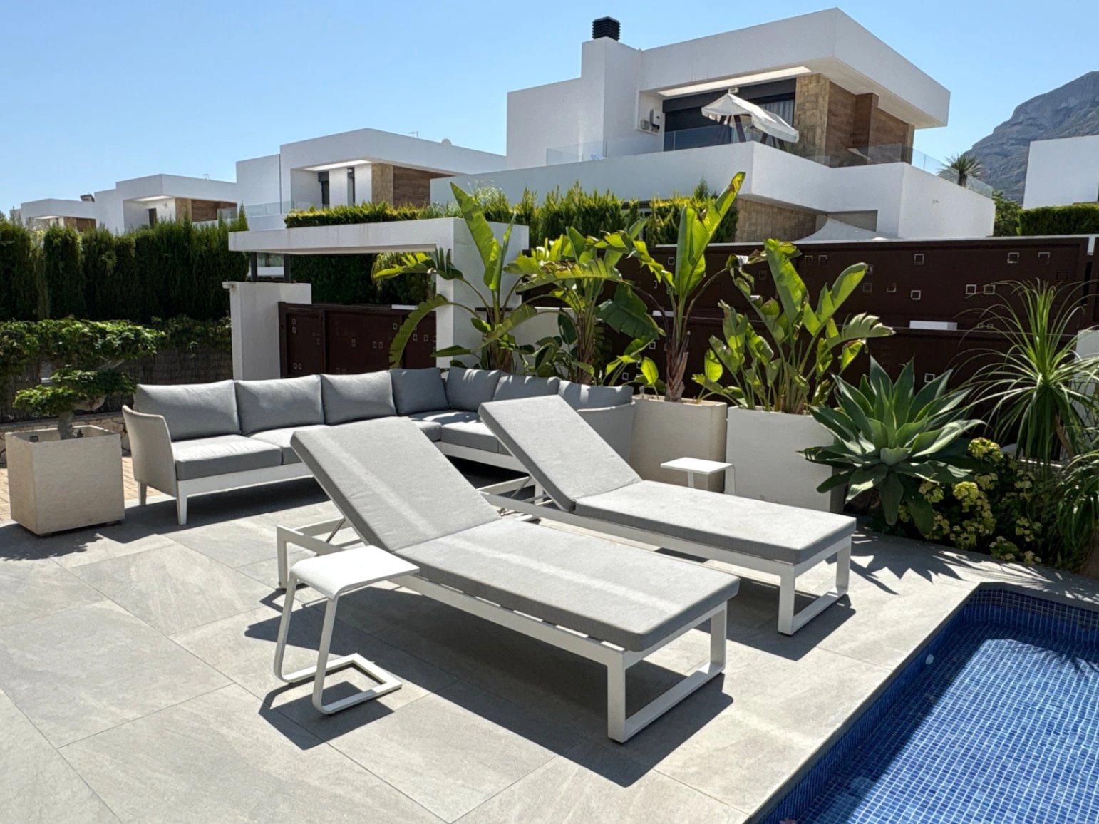 Chalet en Denia para alquiler a largo plazo con 3 dormitorios y piscina. Alto standing