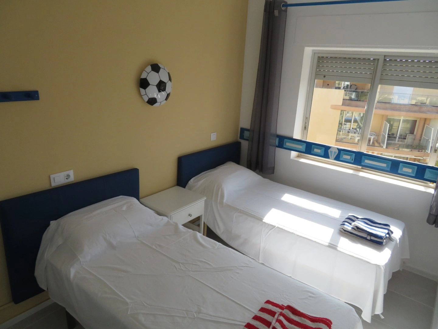 Apartamento en venta en Denia, Primera Línea Playa con vistas al mar, 2 dormitorios.