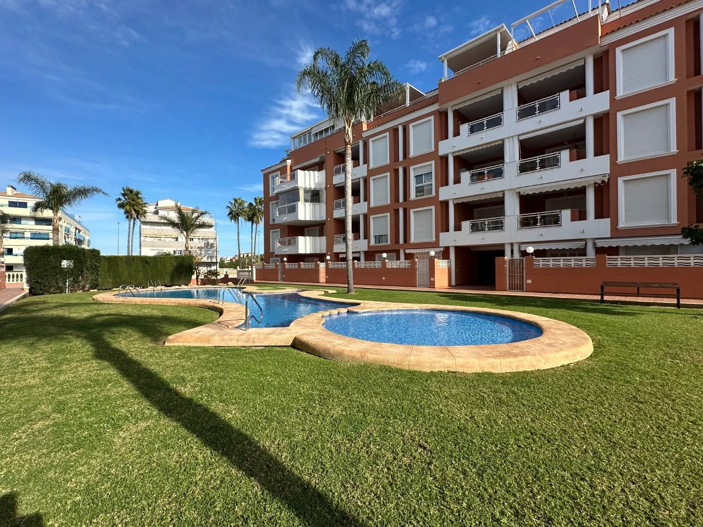 Appartement à Denia en rez-de-chaussée de 2 chambres avec terrasse privée à vendre.
