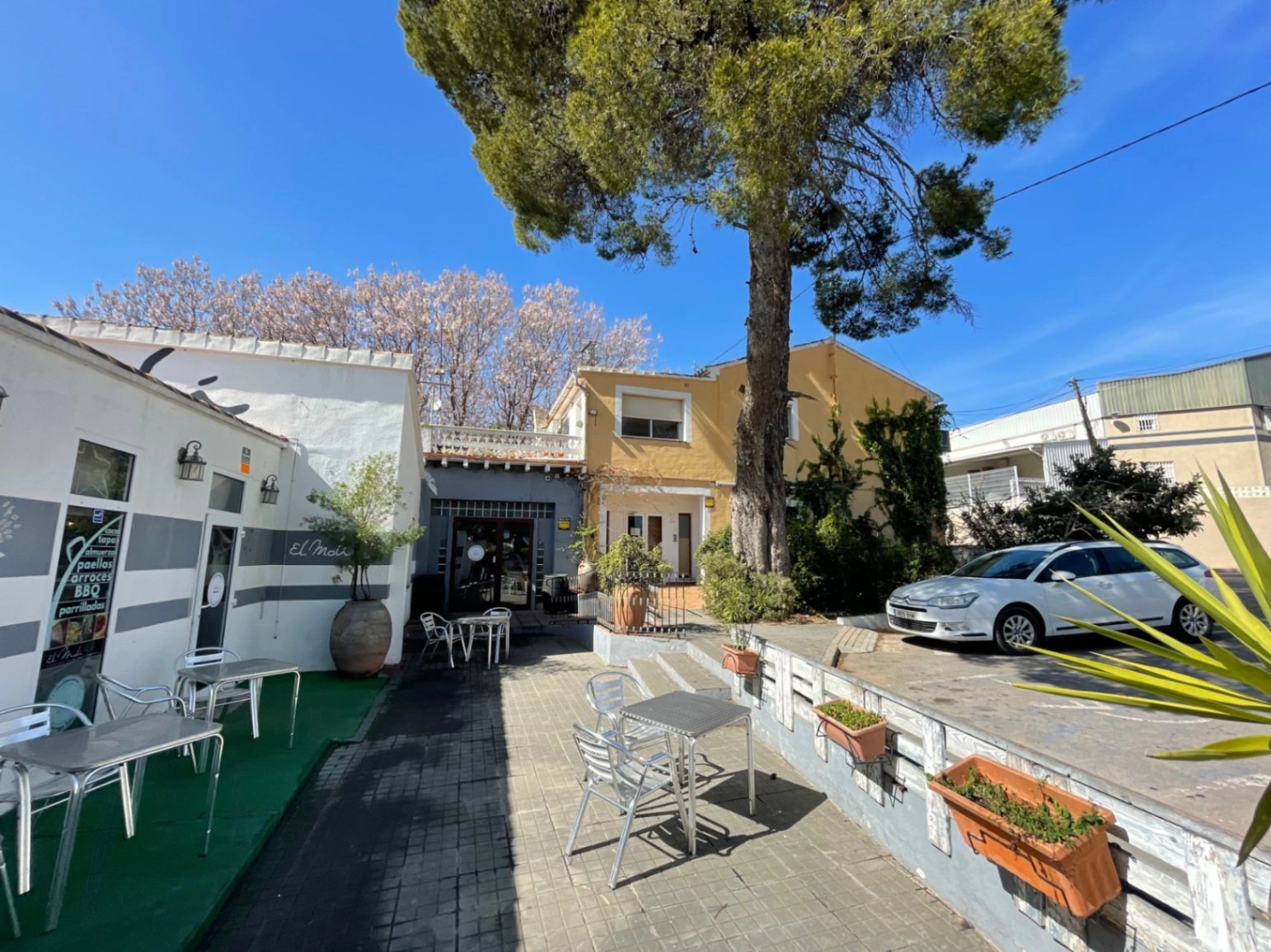Casa de campo de 500 m2 en suelo urbano con parcela de 3500m2 en Denia zona Sta Paula