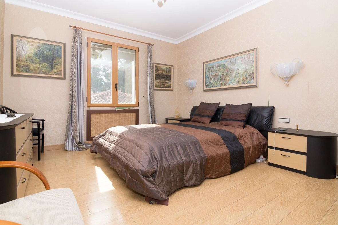 Gran villa en las Rotas con una parcela de 2885 m2.