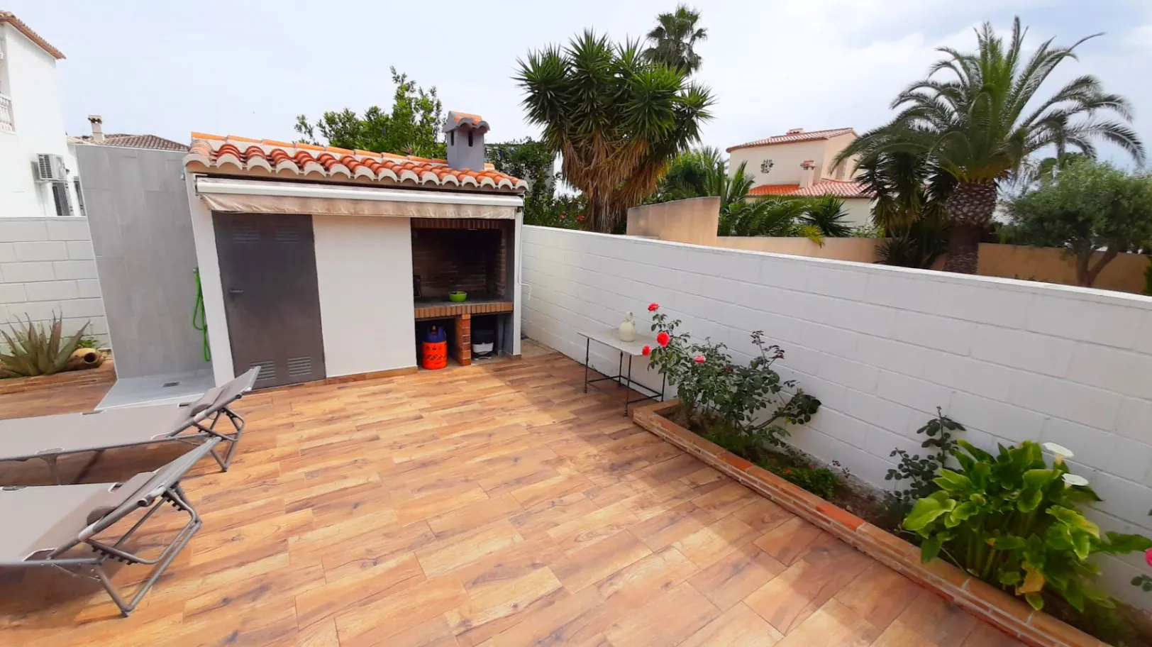CHALET CON PISCINA EN ZONA RESIDENCIAL EN DENIA