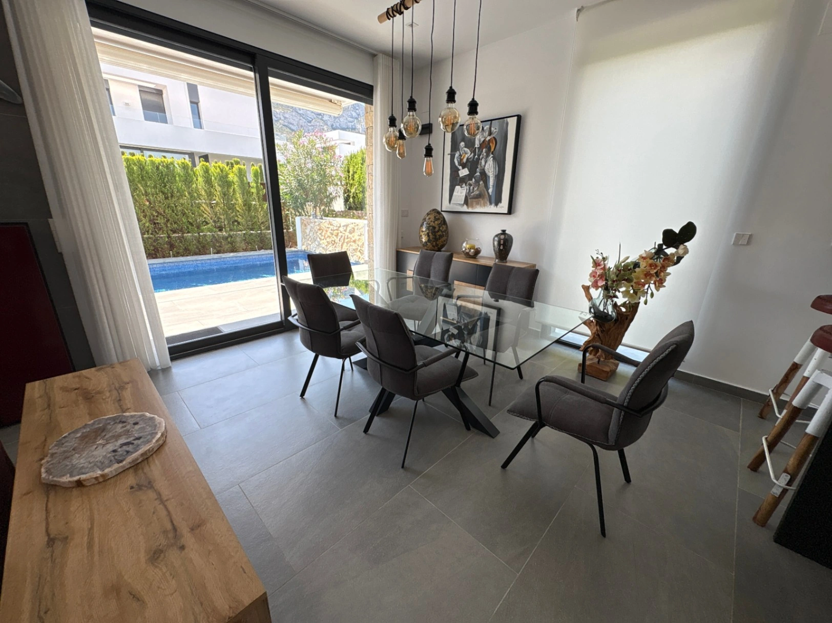 Chalet en Denia para alquiler a largo plazo con 3 dormitorios y piscina. Alto standing