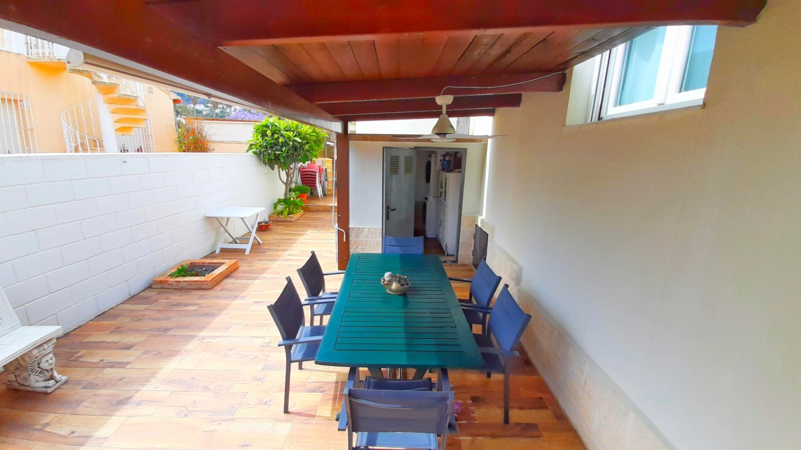 CHALET CON PISCINA EN ZONA RESIDENCIAL EN DENIA