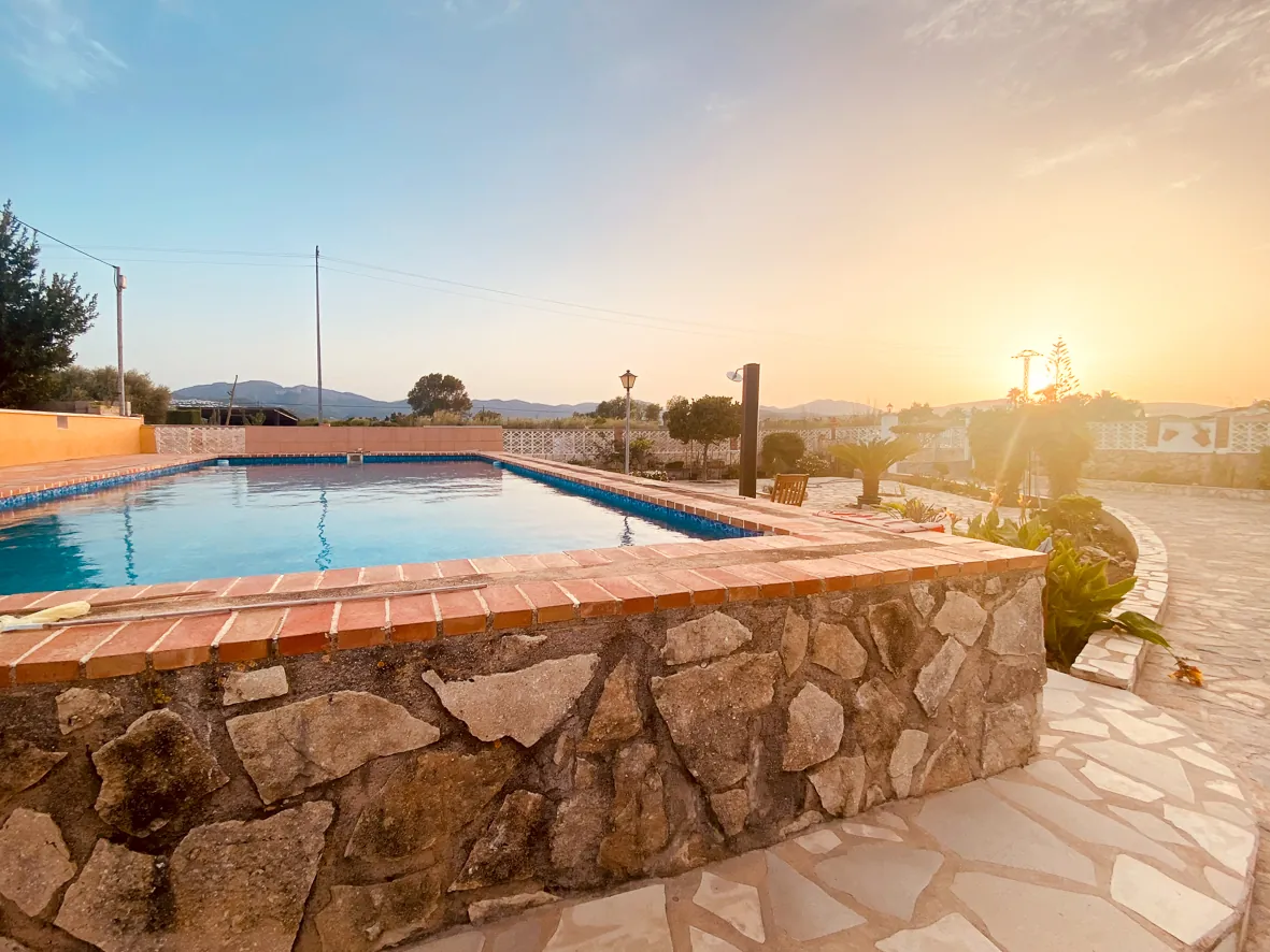 Villa en venta en Oliva con gran parcela.