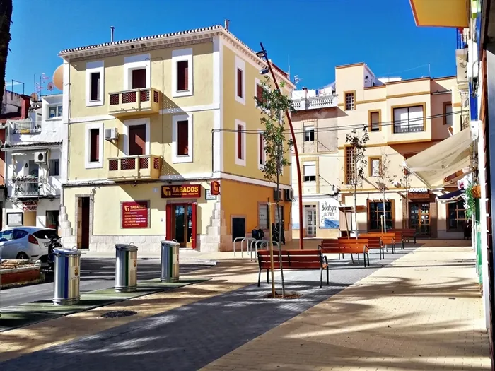 Local Comercial en alquiler en Dénia