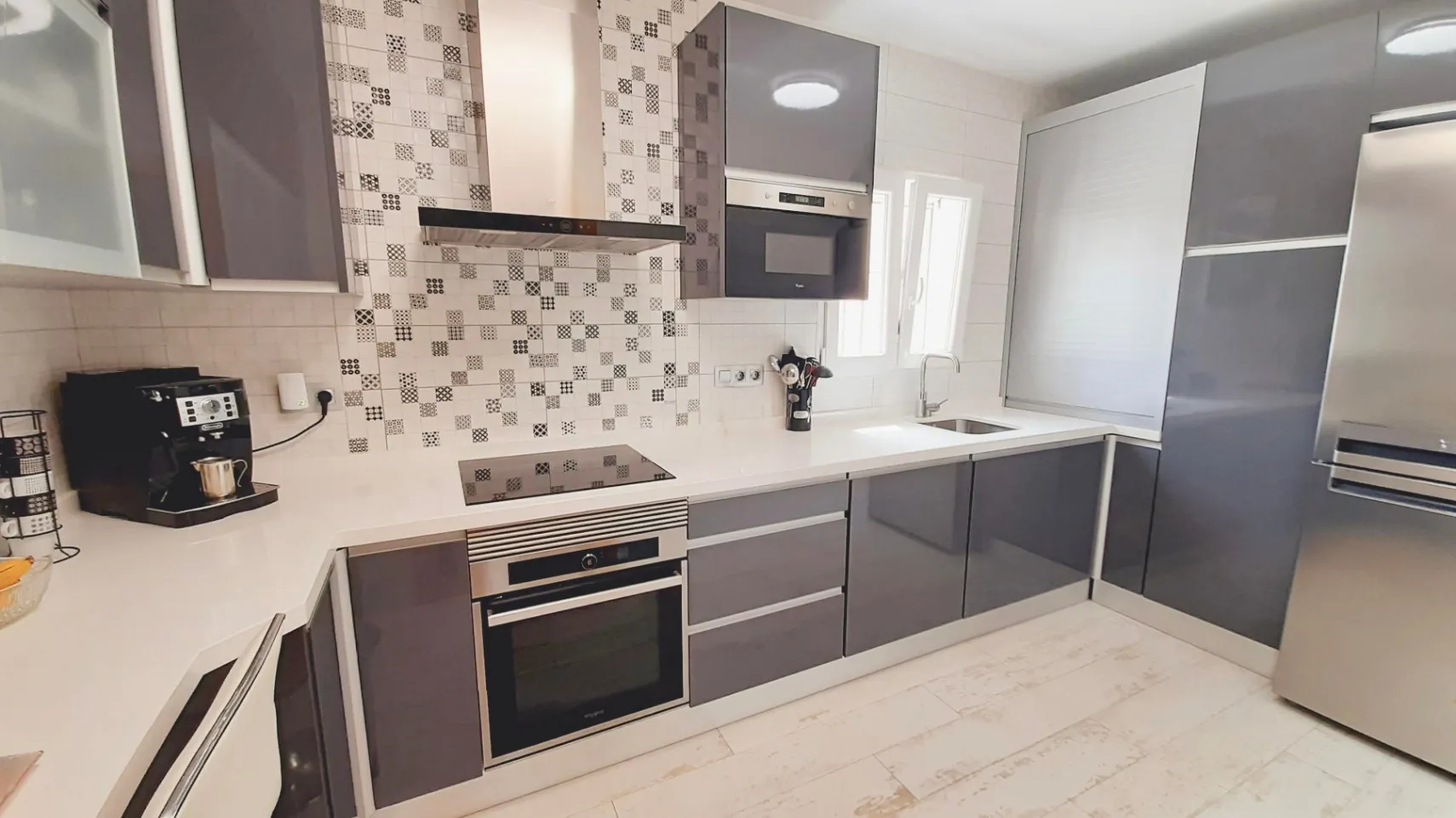 CHALET CON PISCINA EN ZONA RESIDENCIAL EN DENIA