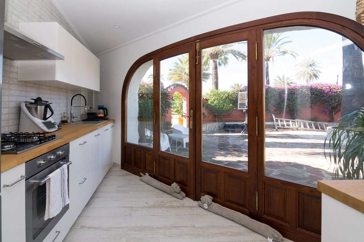 Villa mediterránea con gran parcela.