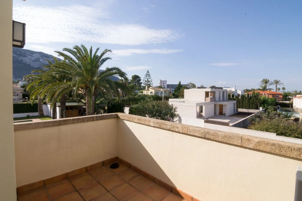 Gran villa cerca del mar y de la ciudad de Dénia.