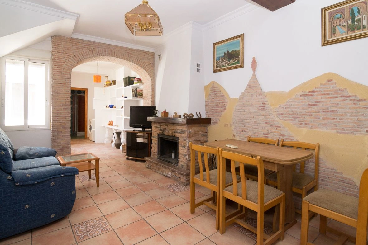 Casa de pueblo compuesta por 3 apartamentos en el centro de Dénia.