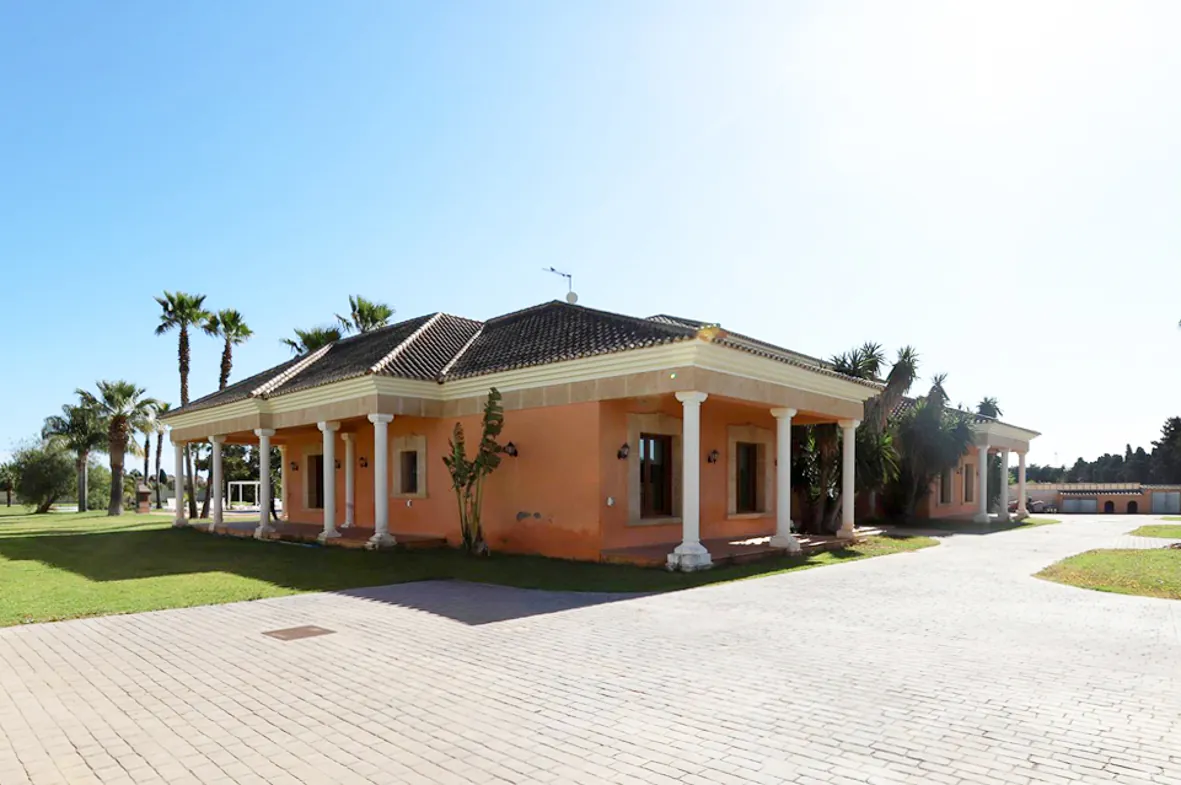 Magnífica villa a 600 metros de la playa en Dénia.