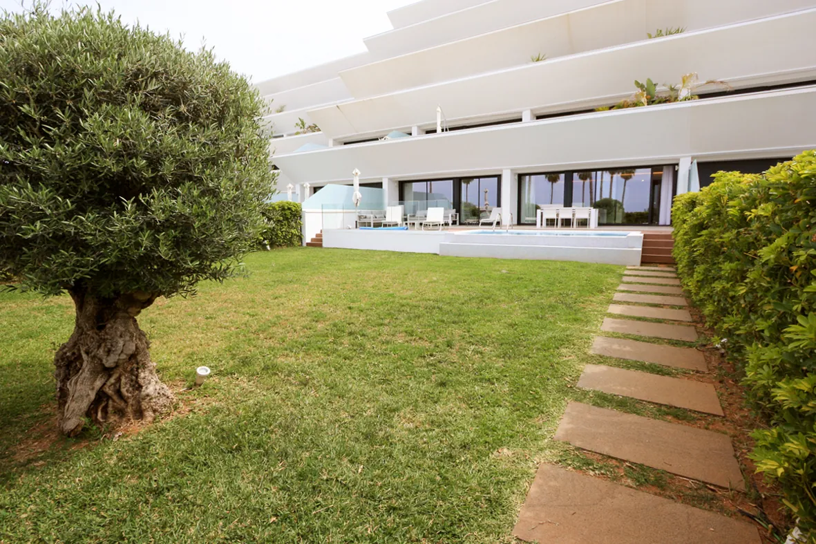 Espectacular apartamento en primera línea de playa en Les Deveses en Dénia.
