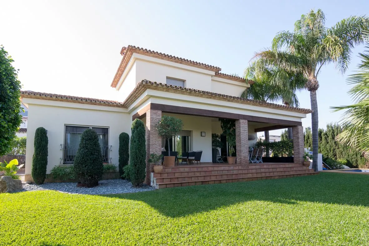 Gran villa cerca del mar y de la ciudad de Dénia.