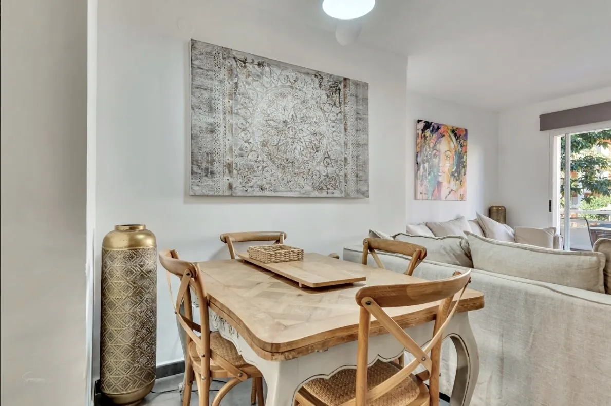 Planta baja a la venta frente al Club Náutico de Denia y a escasos metros de la playa.