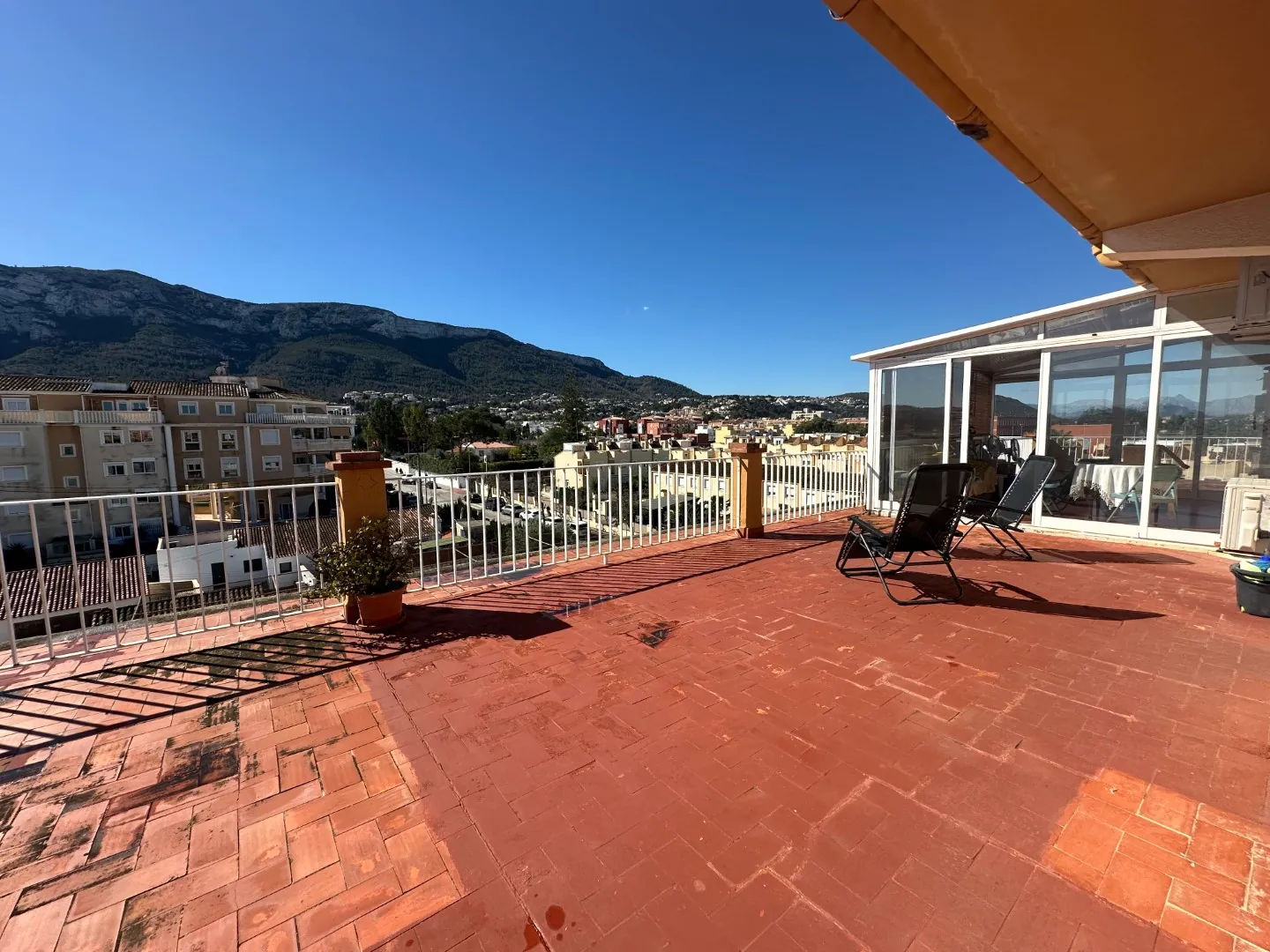 Ático en Venta en Dénia con Vistas Panorámicas