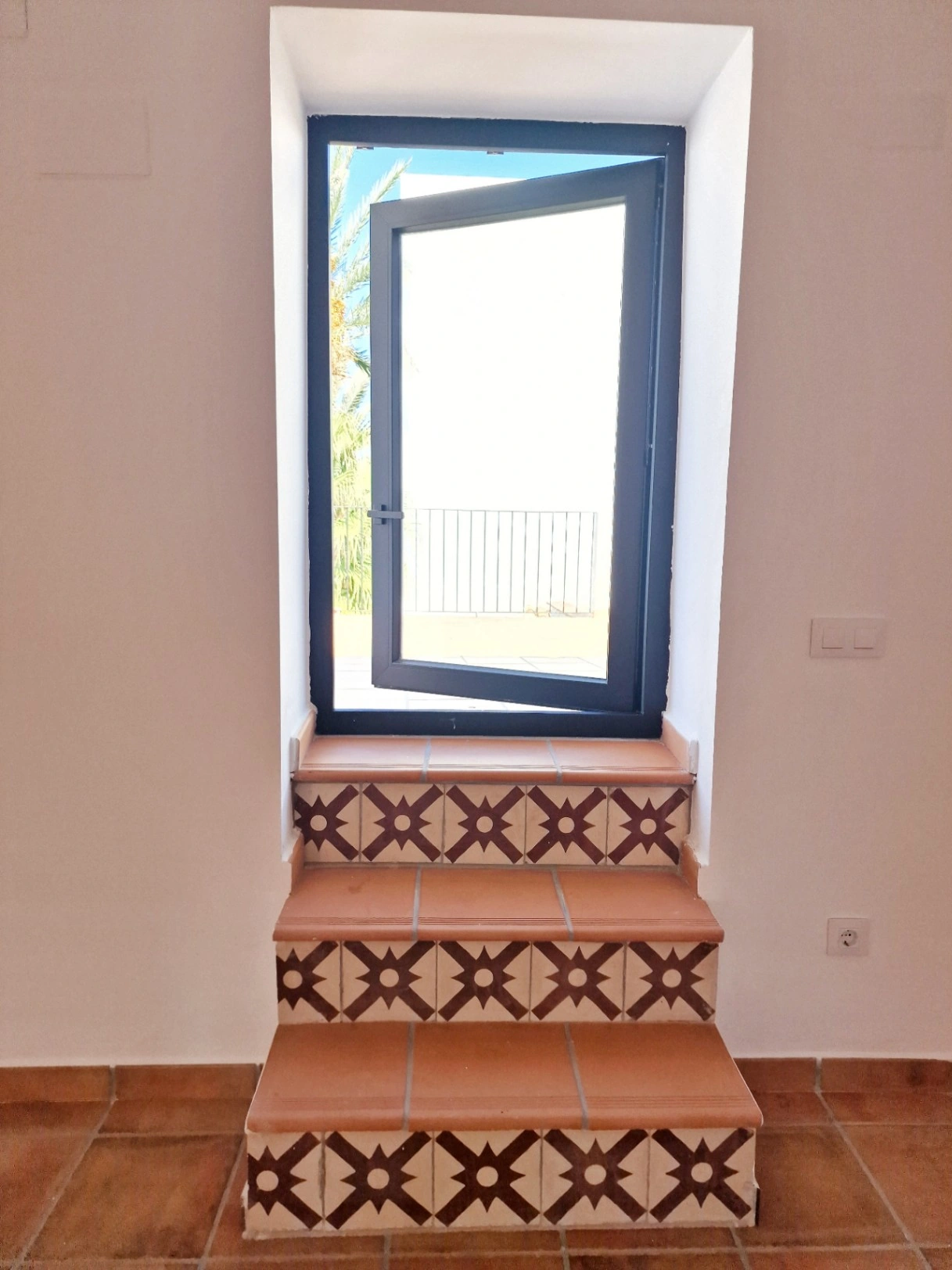 Casa de pueblo de estilo mediterráneo cerca del mar