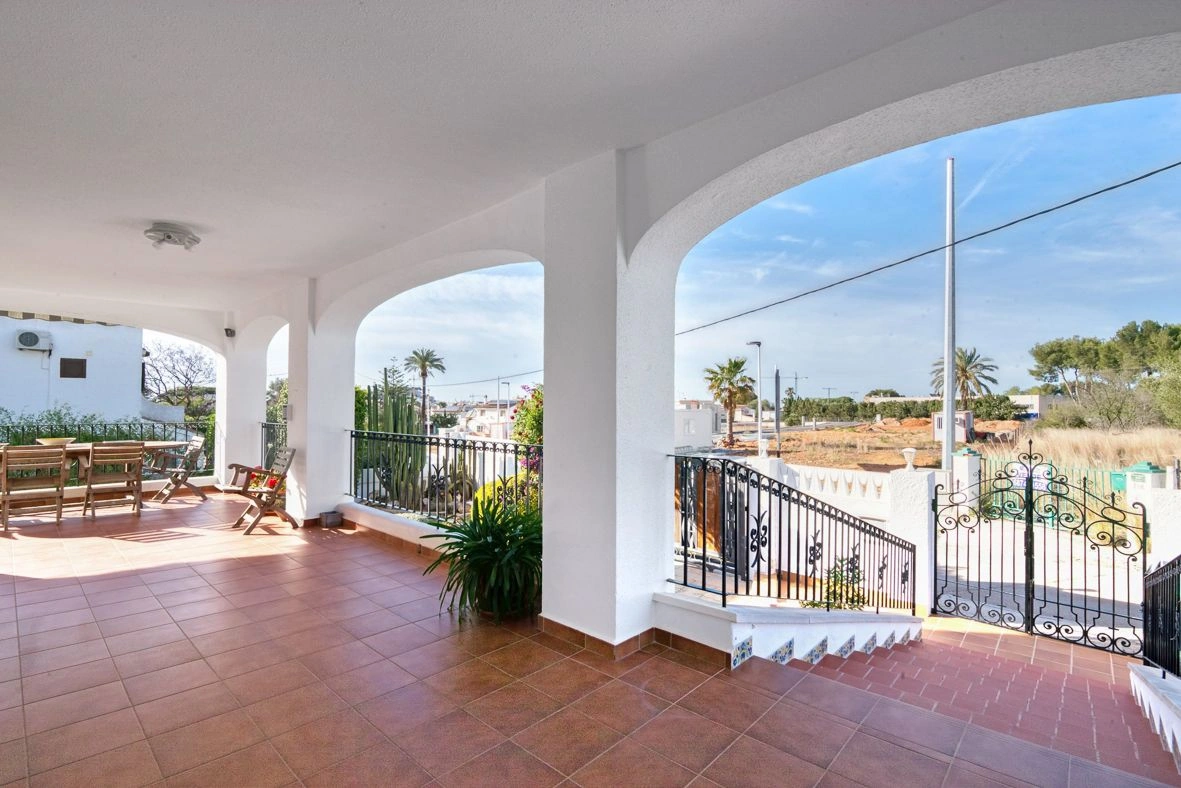 Impresionante villa mediterránea a un paso de la ciudad de Dénia.