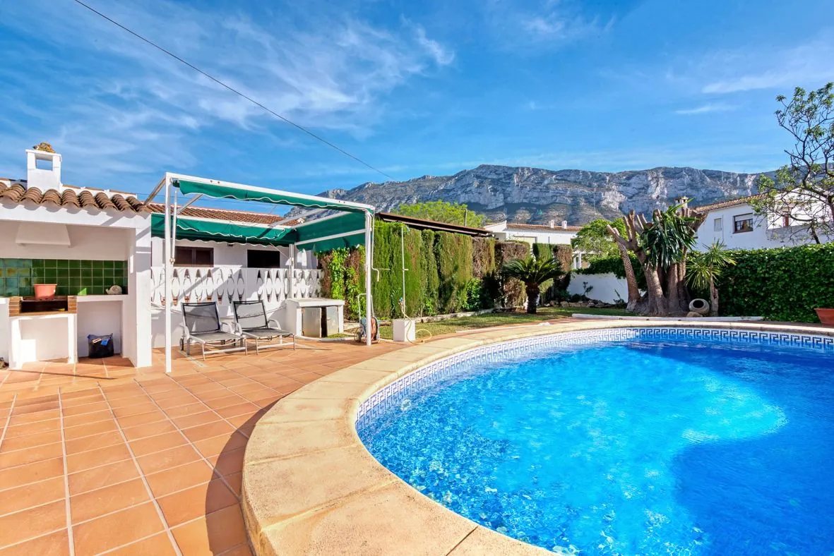 Impresionante villa mediterránea a un paso de la ciudad de Dénia.